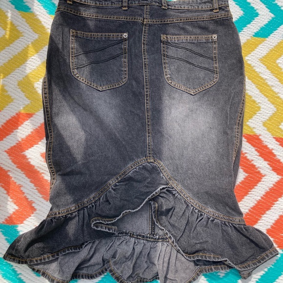 Black Skirt - Picture 5 of 9